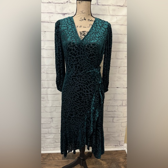 Calvin Klein Size 10 Burnout Green‎ Velvet Animal Print Wrap Dress Ruffle Swing - Picture 1 of 9